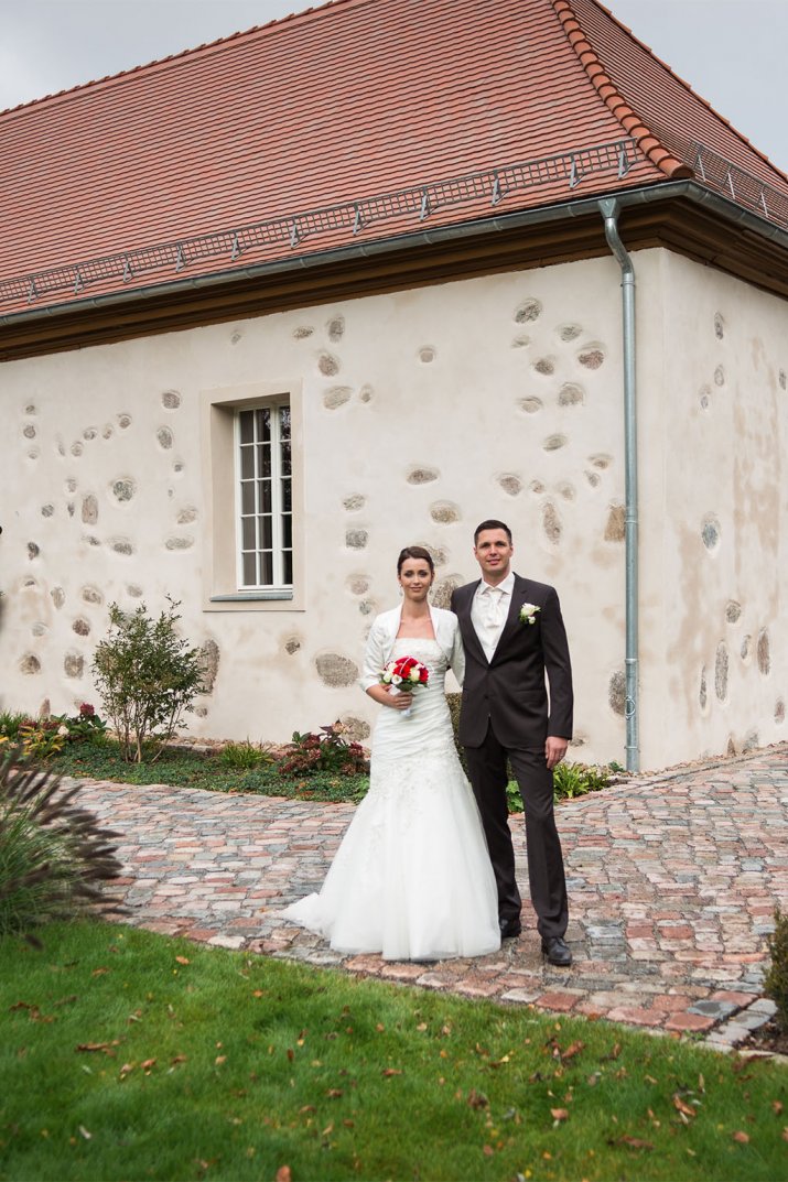Brautpaar im Schlossgarten vor der Alten Kirche